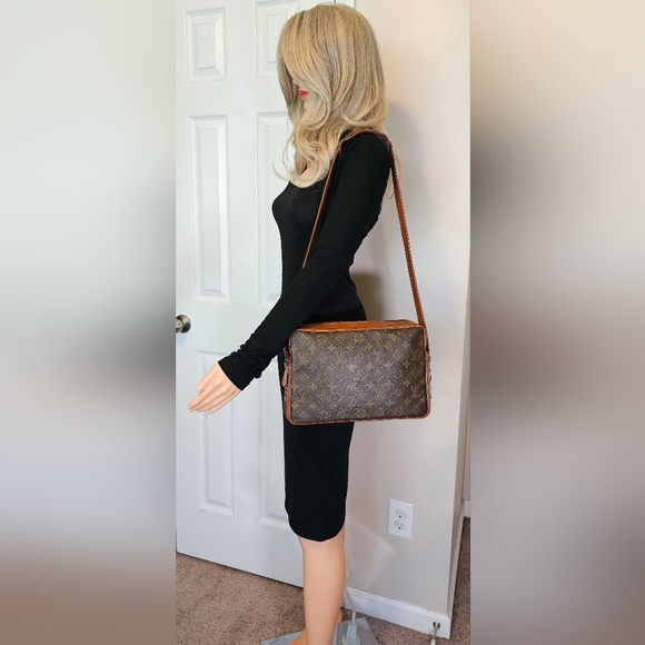 Authentic LOUIS VUITTON Monogram Sac Bandouliere 30 Shoulder Crossbody Bag - Picture 5 of 15